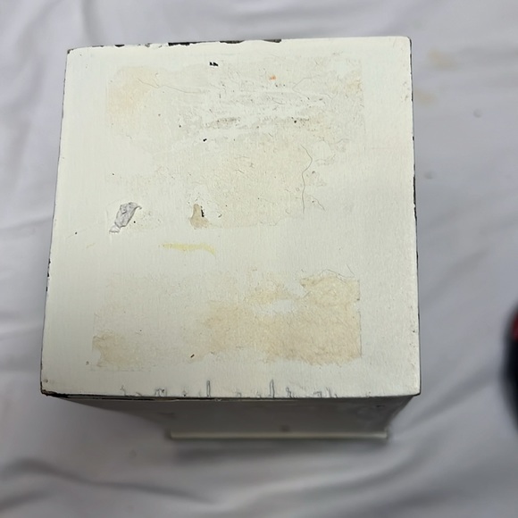 Wood base/planter with rose motif and distressing - Picture 6 of 6